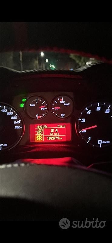 Begagnad Alfa Romeo MiTo 155 HK (114 kW) 2008 Röd Halvkombi