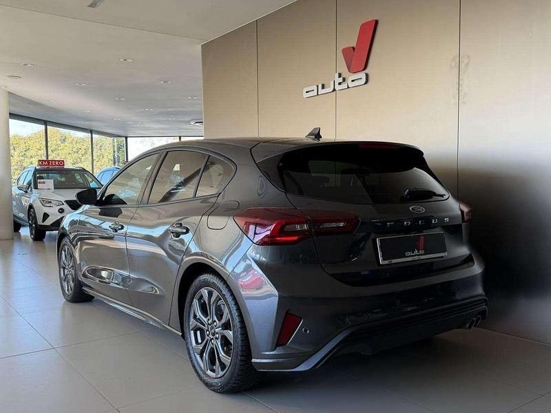 Usata Ford Focus ST-Line 116 CV (85 kW) 2025 Grigio magnetico Berlina