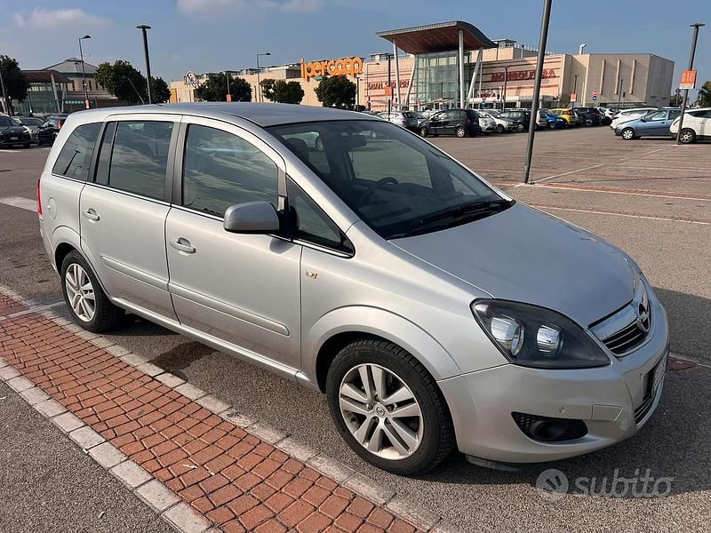 Usata Opel Zafira Edition 150 CV (110 kW) 2011 Grigio Monovolume