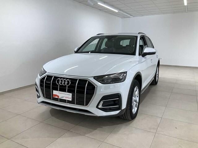 Usata Audi Q5 Business 204 CV (150 kW) 2022 Bianco ghiaccio metallizzato SUV