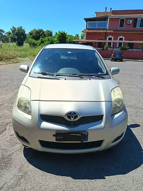 Begagnad Toyota Yaris 101 HK (74 kW) 2010 Halvkombi