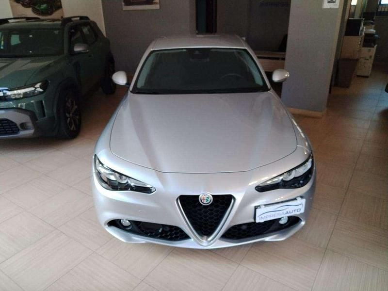 Argento Usata 2017 Alfa Romeo Giulia Super Tre volumi | 14.800 € (Super prezzo) - Immagine 1/4