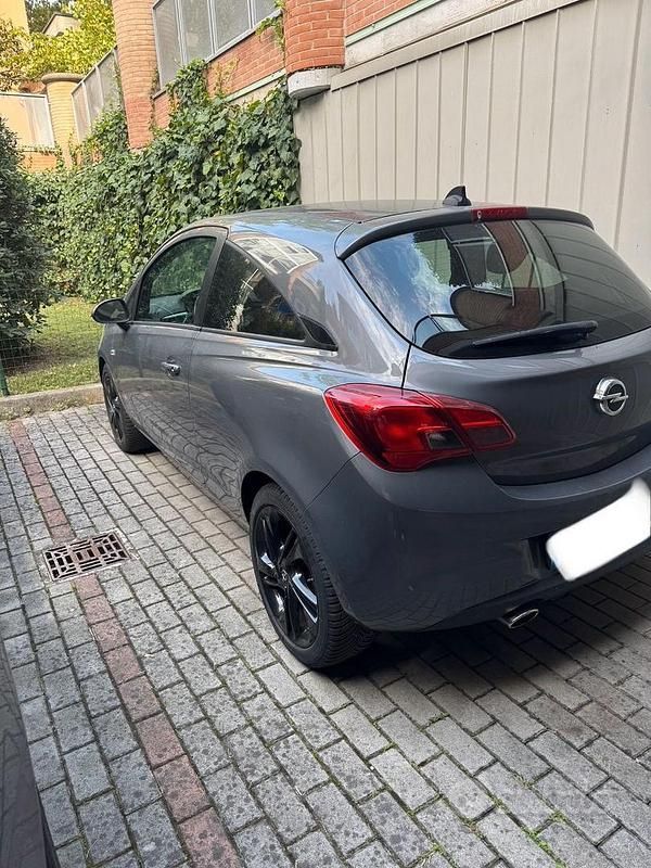 Usata Opel Corsa 2015 Grigio Coupé