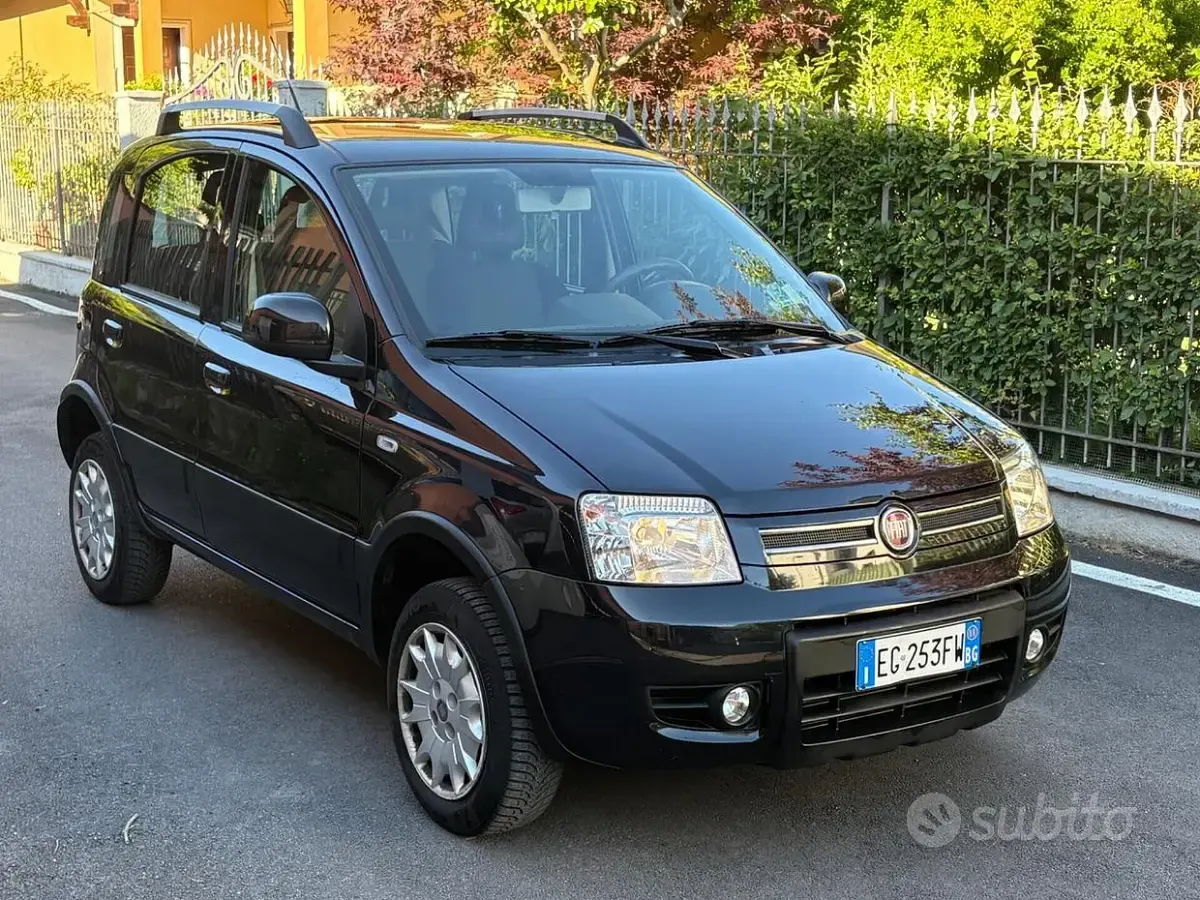 Usata Fiat Panda 4x4 Climbing 69 CV (50 kW) 2011 Nero Utilitaria
