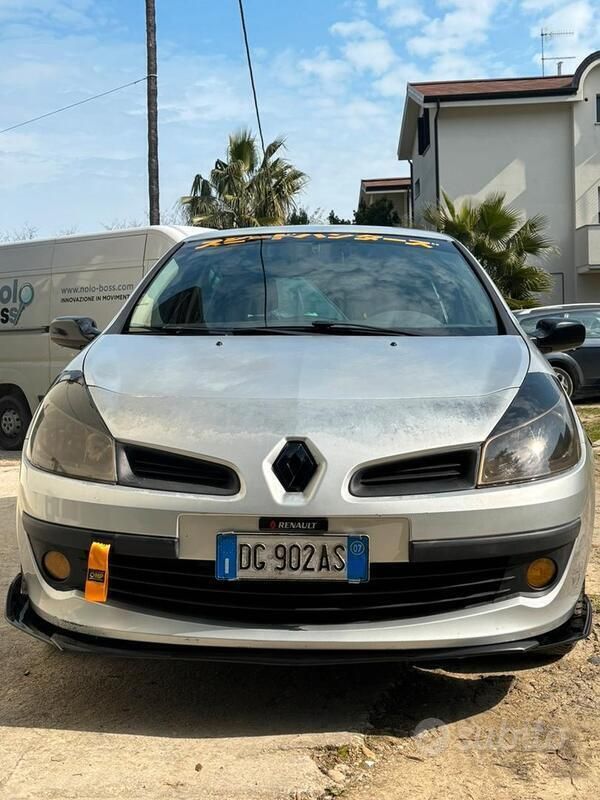 Usata 2007 Renault Clio III Due volumi | 5000 € (Molto cara) - Immagine 1/4