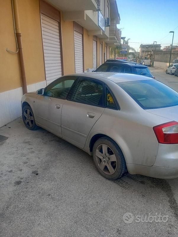 Usata Audi A4 130 CV (95 kW) 2001 Grigio Berlina