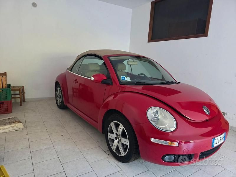 Usata VW New Beetle Cabriolet 105 CV (77 kW) 2010 Cabrio