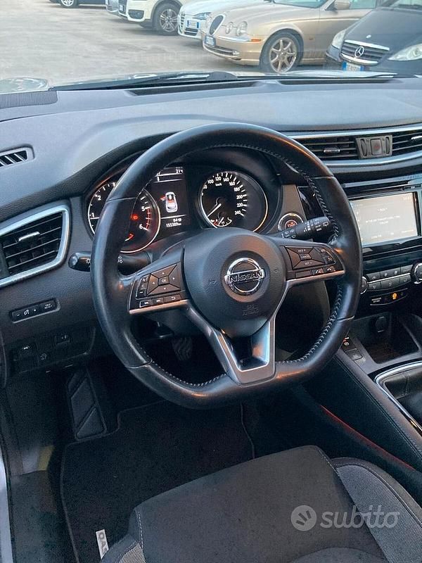 Usata Nissan Qashqai N-Connecta 110 CV (80 kW) 2017 Grigio SUV