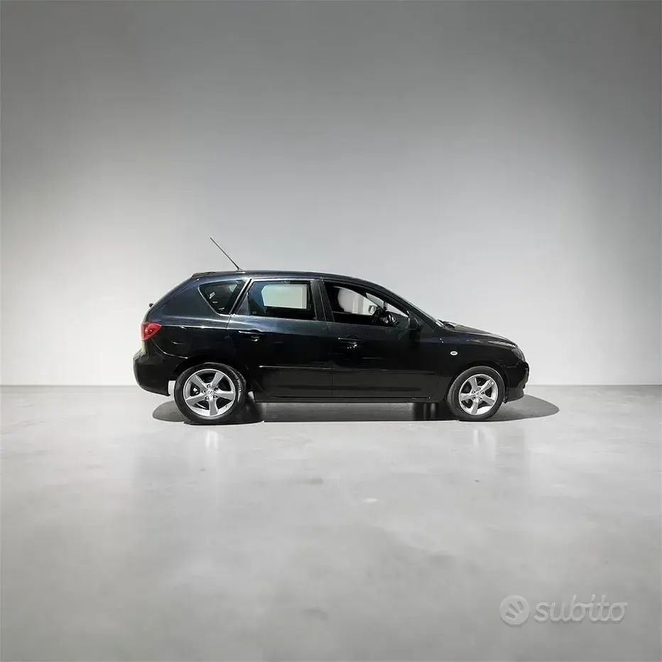 Usata Mazda 3 109 CV (80 kW) 2005 Nero Berlina
