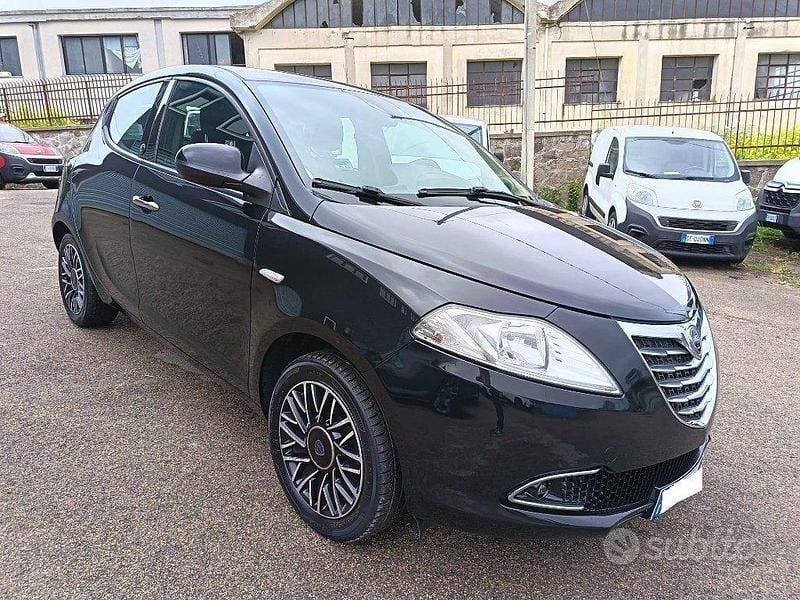 Usata Lancia Ypsilon 95 CV (69 kW) 2015 Nero Utilitaria