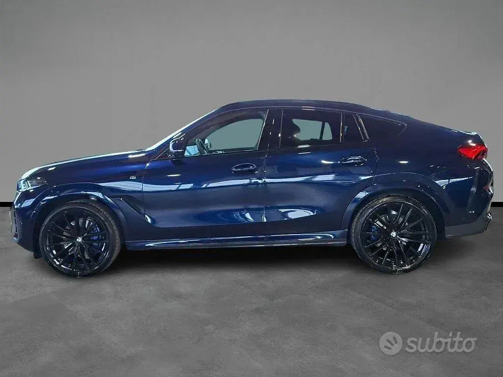 Usata BMW X6 M Sport 340 CV (250 kW) 2024 Blu / metallizzato SUV