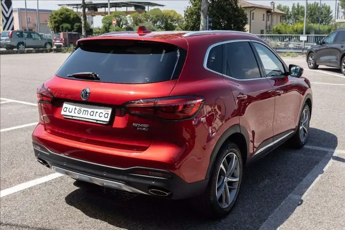 Usata MG EHS Luxury 258 CV (189 kW) 2023 Rosso metallizzato SUV