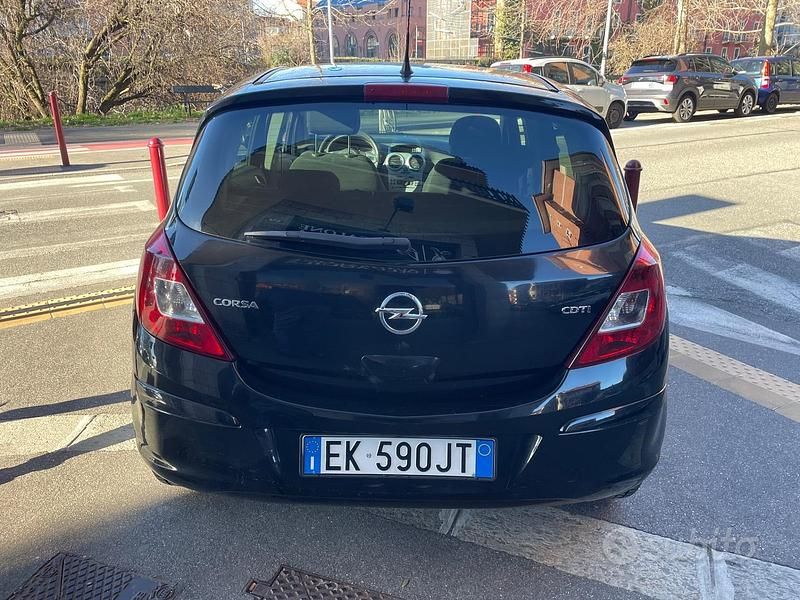 Usata Opel Corsa Cosmo 95 CV (69 kW) 2011 Nero Utilitaria