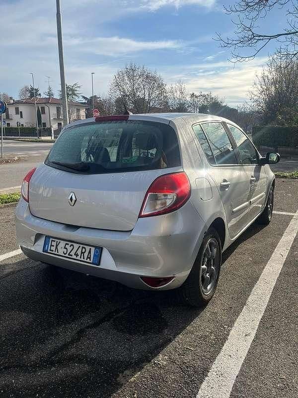 Usata Renault Clio II 75 CV (55 kW) 2011 Berlina