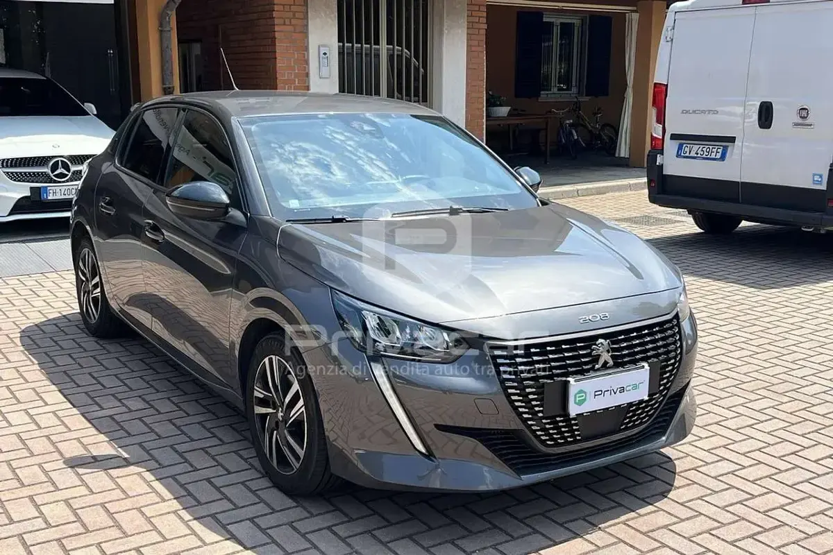 Usata Peugeot 208 Allure 101 CV (74 kW) 2023 Grigio Utilitaria