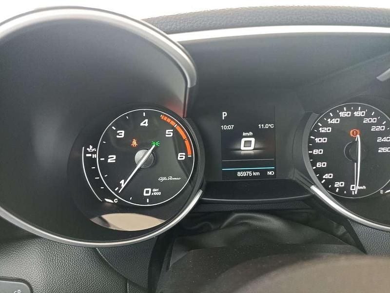 Usata Alfa Romeo Giulia Business 160 CV (117 kW) 2019 Marrone Berlina