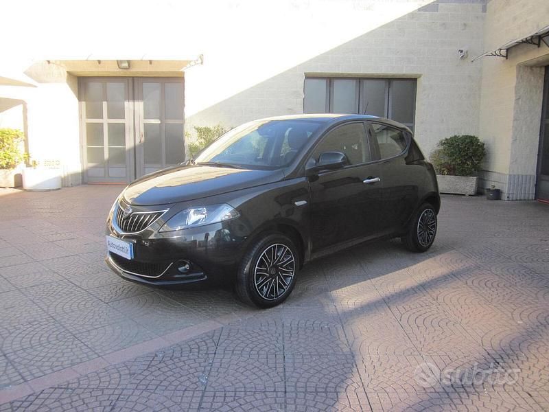 Nero Usata 2023 Lancia Ypsilon Gold Due volumi | 11.500 € (Buon prezzo) - Immagine 1/4