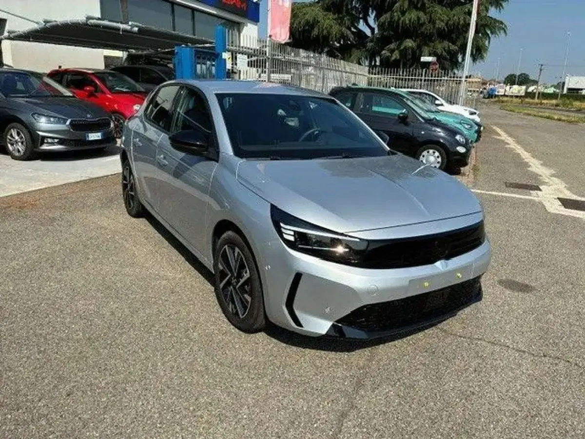 Usata Opel Corsa GS Line 101 CV (74 kW) 2025 Argento Utilitaria