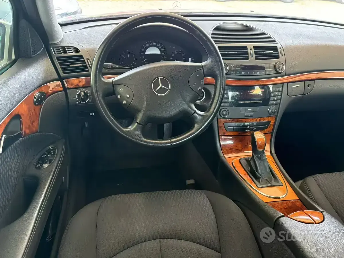 Usata Mercedes 240 Elegance 177 CV (130 kW) 2002 Grigio Berlina