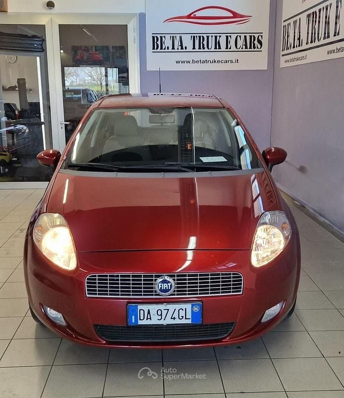 Usata Fiat Grande Punto Dynamic 77 CV (56 kW) 2006 Rosso Utilitaria