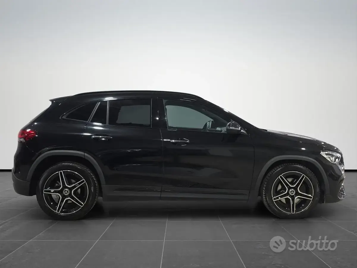 Usata Mercedes GLA200 Premium 150 CV (110 kW) 2023 Nero SUV