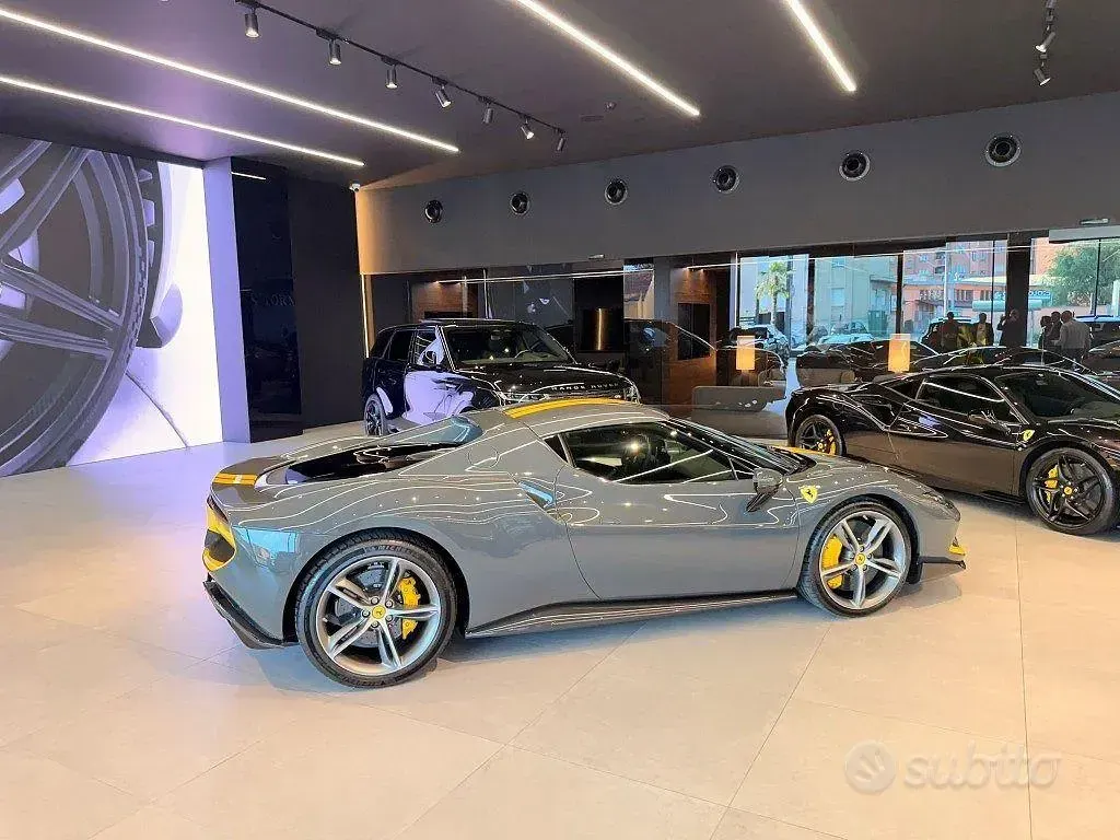 Usata Ferrari 296 662 CV (486 kW) 2022 Grigio scuro metallizzato Coupé