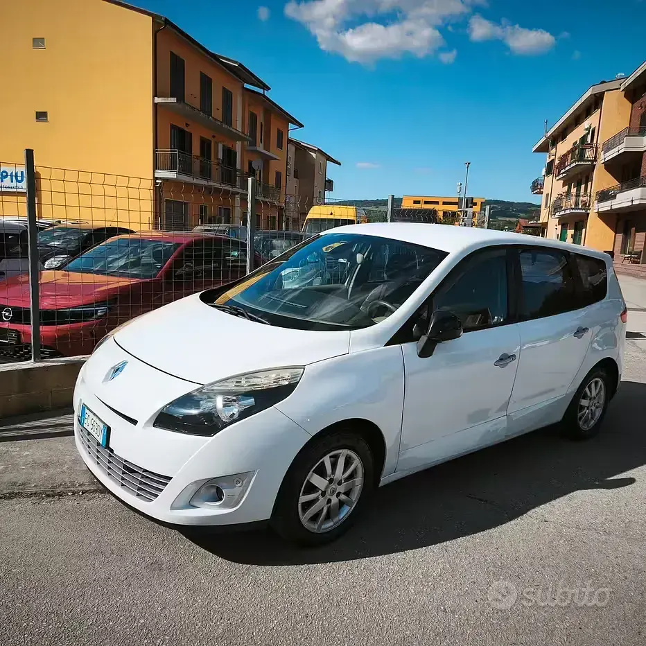Usata Renault Scénic Luxe 130 CV (95 kW) 2011 Bianco Monovolume