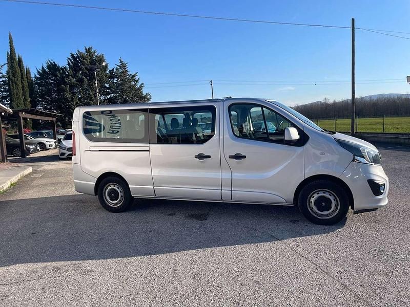 Usata Opel Vivaro 125 CV (91 kW) 2018 Argento Monovolume