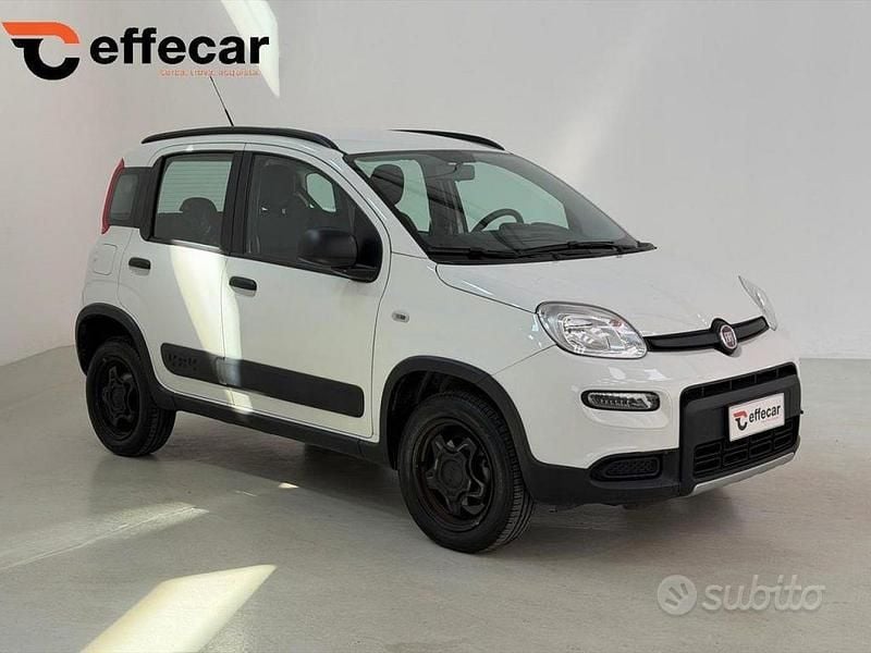 Usata Fiat Panda 4x4 S 84 CV (61 kW) 2019 Bianco Utilitaria