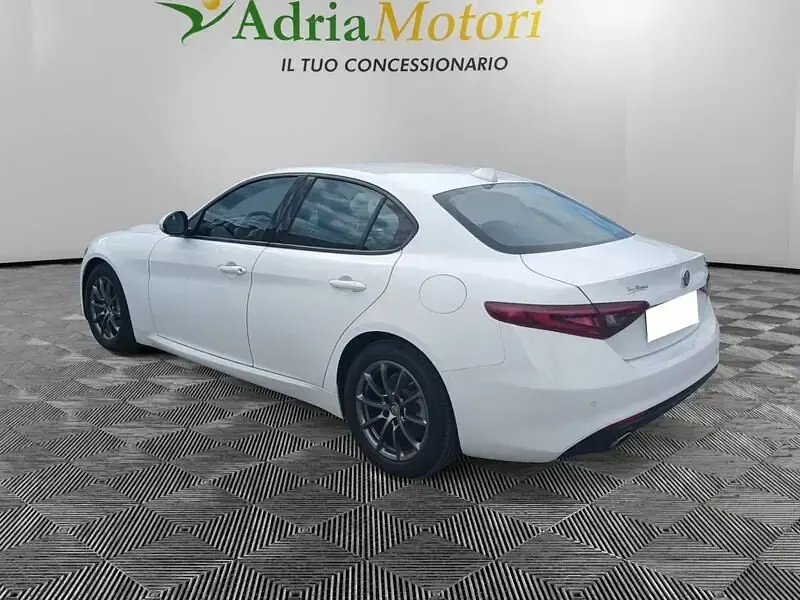 Usata Alfa Romeo Giulia Business 160 CV (117 kW) 2021 Bianco Berlina