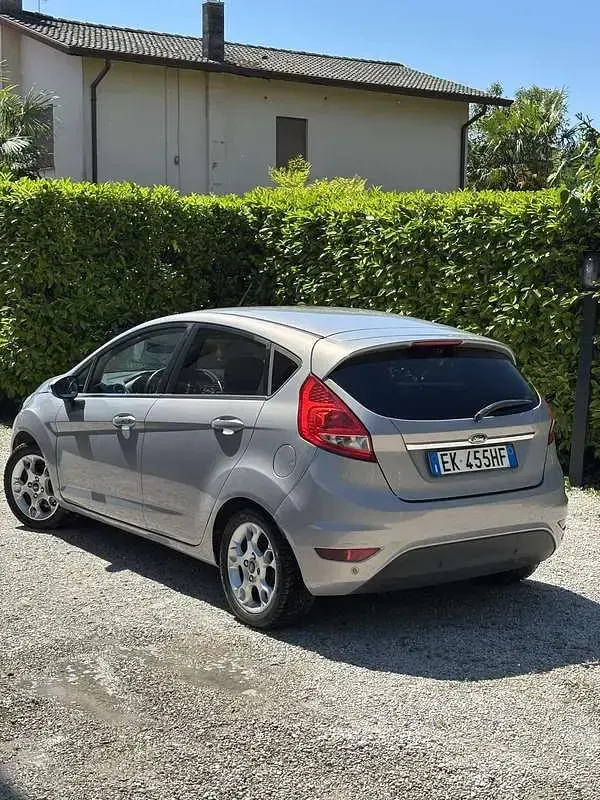 Usata Ford Fiesta Titanium 97 CV (71 kW) 2011 Berlina