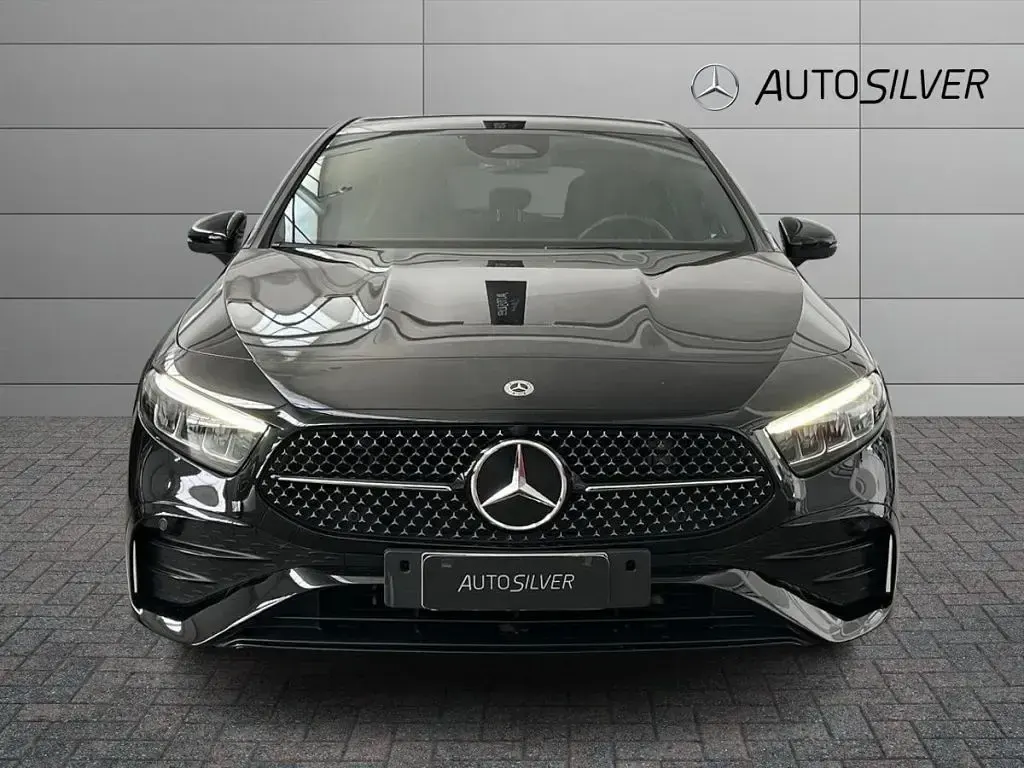 Usata Mercedes A180 Advanced Plus 116 CV (85 kW) 2023 Nero / metallizzato Berlina