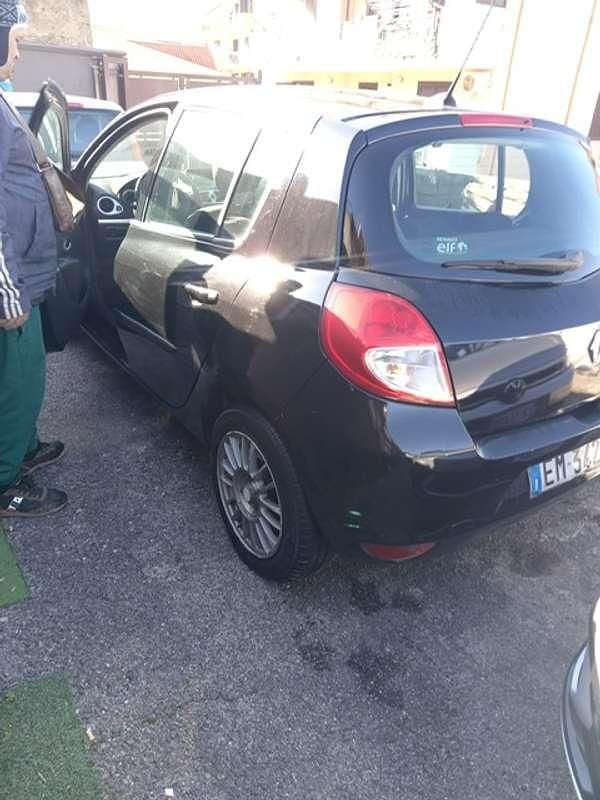 Usata Renault Clio III Dynamique 75 CV (55 kW) 2012 Nero Berlina