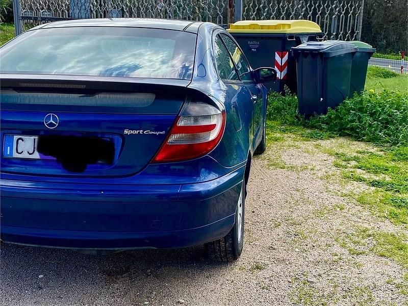 Usata Mercedes C220 143 CV (105 kW) 2003 Blu Coupé