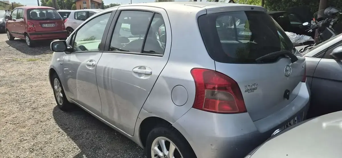 Usata Toyota Yaris Sol 75 CV (55 kW) 2003 Other Berlina