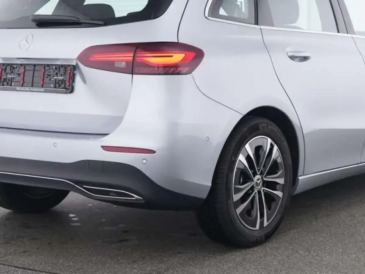Usata Mercedes B200 163 CV (119 kW) 2025 Argento Utilitaria