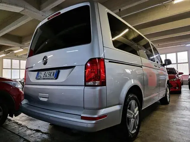 Usata VW Transporter 150 CV (110 kW) 2022 Argento Furgone