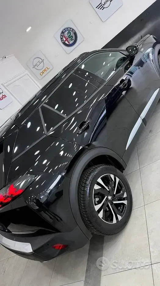 Gebraucht Peugeot 2008 Allure 130 PS (95 kW) 2023 Schwarz SUV