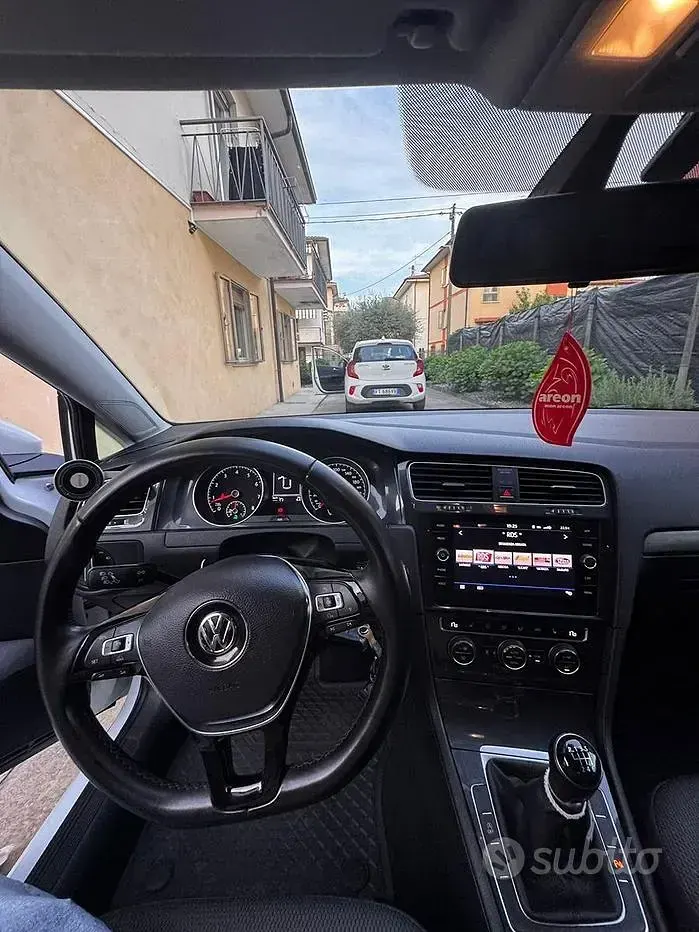Usata VW Golf VII Trendline 110 CV (80 kW) 2017 Bianco Utilitaria