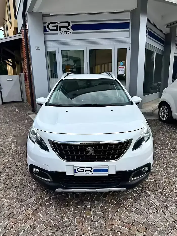 Usata Peugeot 2008 Allure 99 CV (72 kW) 2016 Bianco SUV