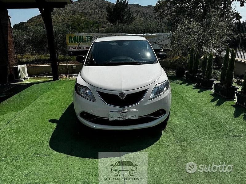 Usata Lancia Ypsilon 80 CV (58 kW) 2017 Bianco Utilitaria
