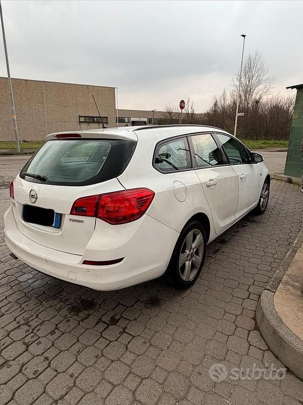 Usata Opel Astra 2011 Bianco Station wagon