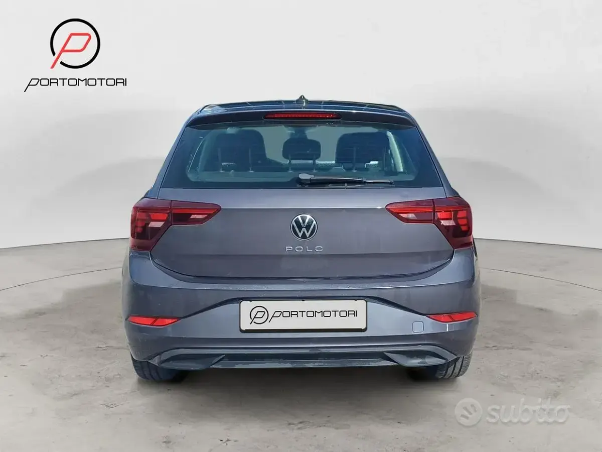 Usata VW Polo Life 95 CV (69 kW) 2023 Grigio Utilitaria