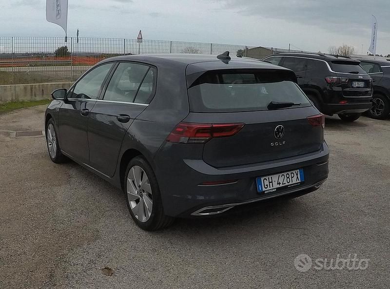 Usata VW Golf VIII Style 150 CV (110 kW) 2022 Grigio Berlina