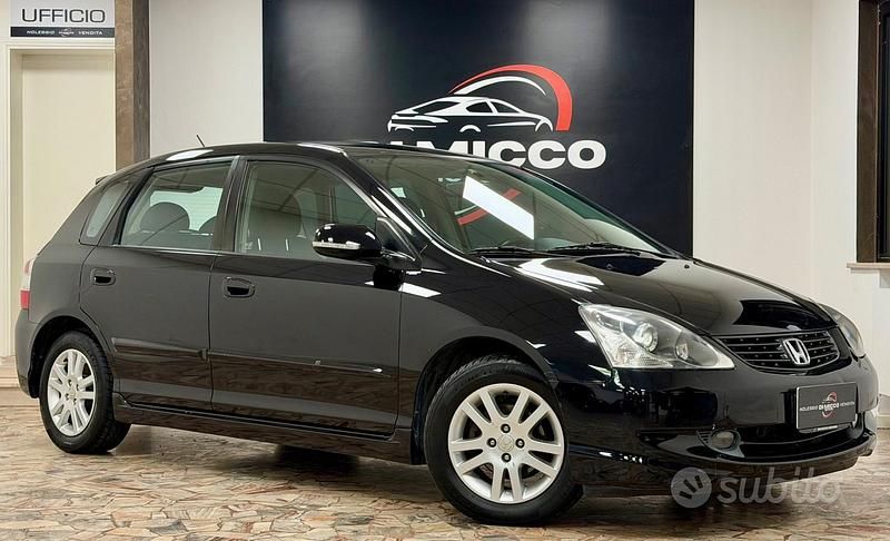 Usata Honda Civic ES 101 CV (74 kW) 2004 Nero Berlina