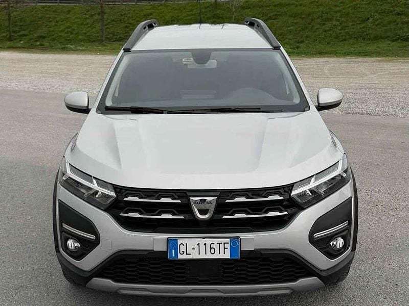 Usata Dacia Jogger Comfort 101 CV (74 kW) 2022 Argento Monovolume