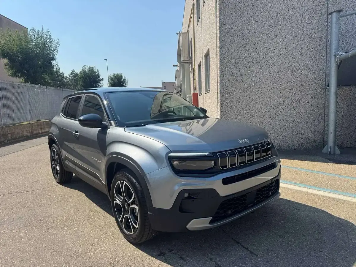 Nuova Jeep Avenger Summit 101 CV (74 kW) 2025 Grigio SUV