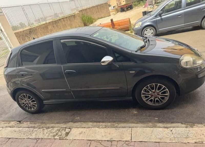 Usata Fiat Punto Evo 85 CV (62 kW) 2011 Grigio Utilitaria