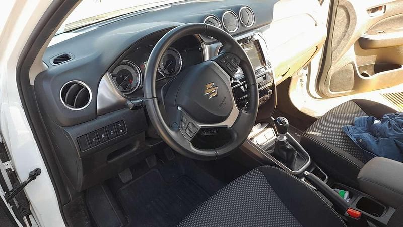 Usata Suzuki Vitara Cool 102 CV (75 kW) 2024 Bianco SUV