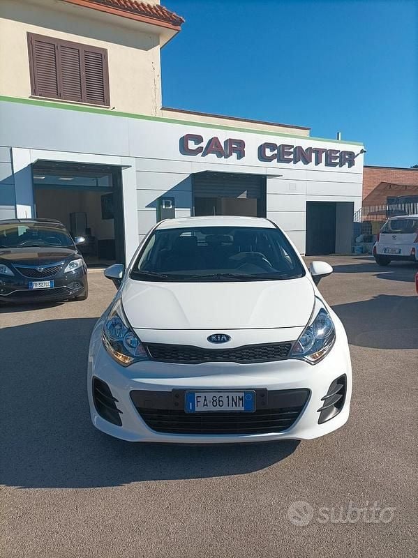 Usata Kia Rio City 86 CV (63 kW) 2015 Bianco Berlina